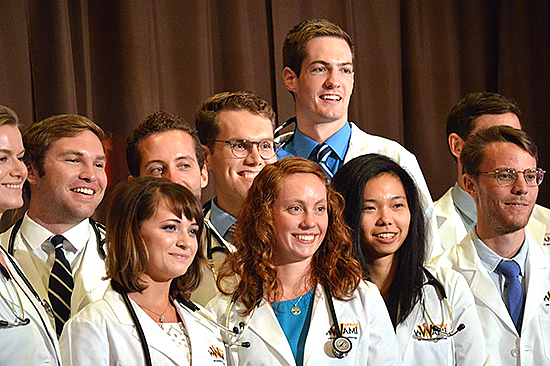 WWAMI E-2017 Class Receives Their Whitecoats